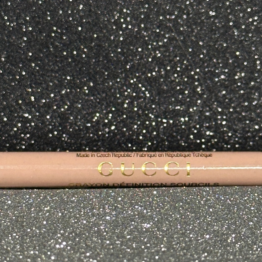 Gucci Powder Eyebrow Pencil- shade Taupe